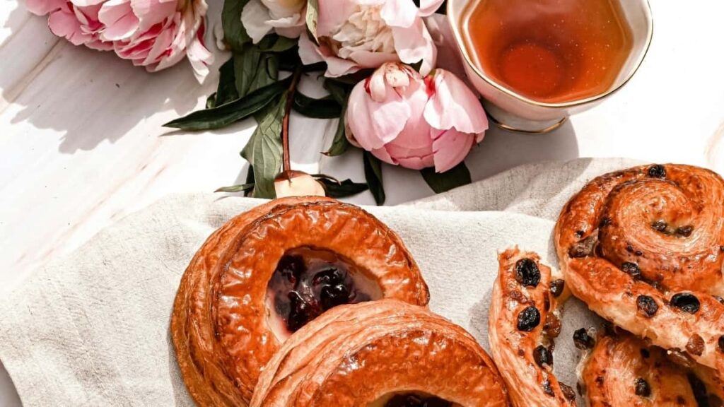 How South Africa LinkedIn bloggers can collaborate with Nigeria advertisers in 2025