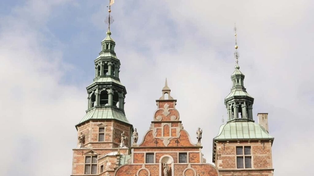 2025 South Korea Facebook Yonke Uhlobo Lokukhangisa Izindleko ESouth Africa