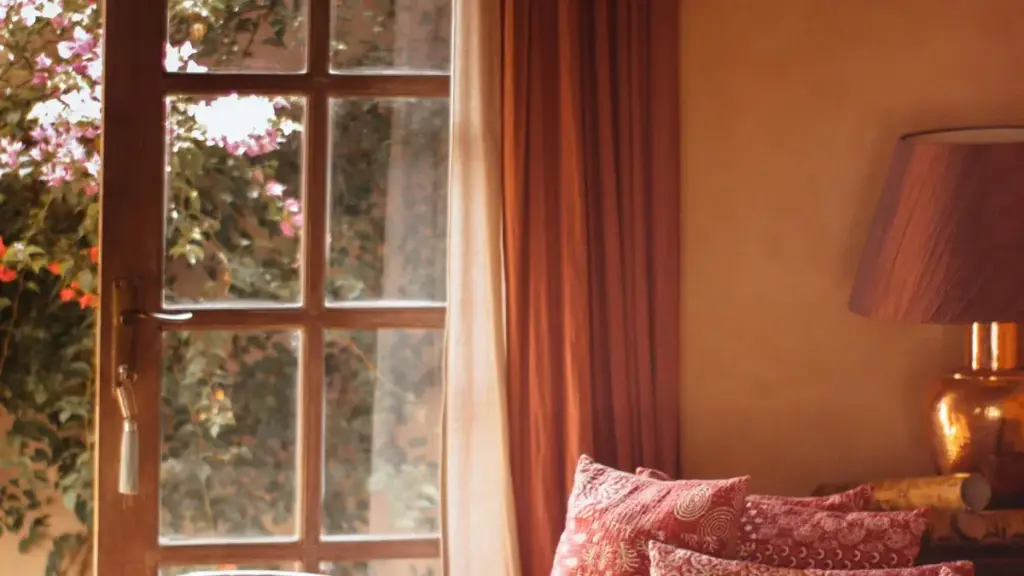 Isiqondisi esisebenzayo sabadali baseNingizimu Afrika sokuxhumana nama-South Korea brands ku-Etsy, ukuhlela outreach, izingozi, nezincomo zokuba i-beauty brand ambassador.