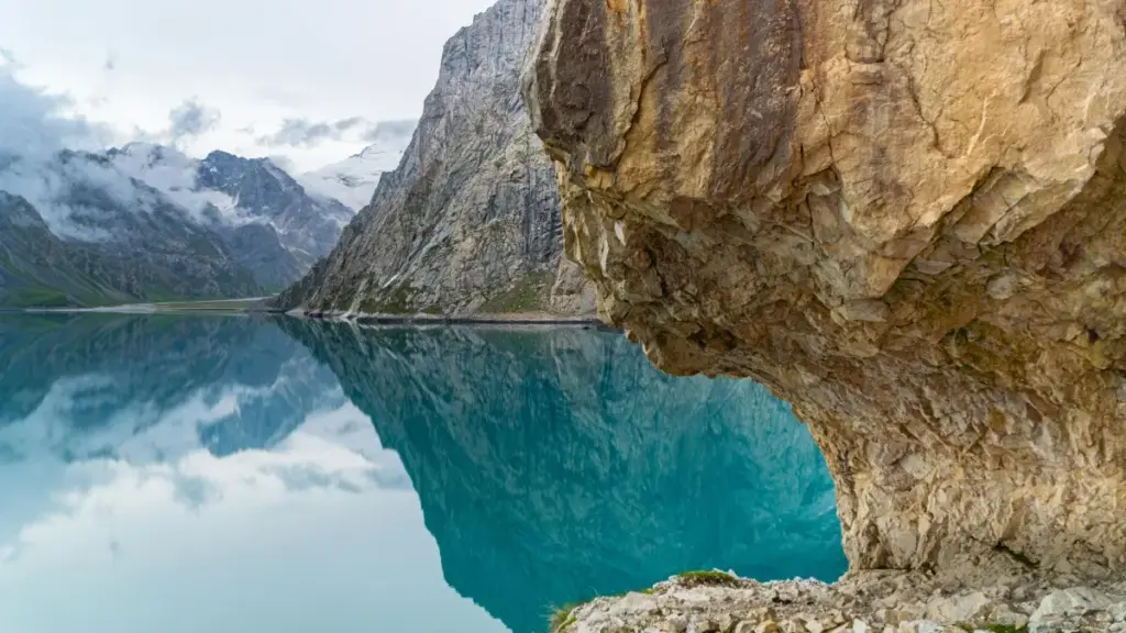 Isiqondiso esisebenza ngempela sokuxhumana namabhizinisi aseTanzania ku‑Xiaohongshu, ukwakha ukubuyekeza okude kwemikhiqizo, nezinyathelo ezisebenzayo zabadali baseNingizimu Afrika.