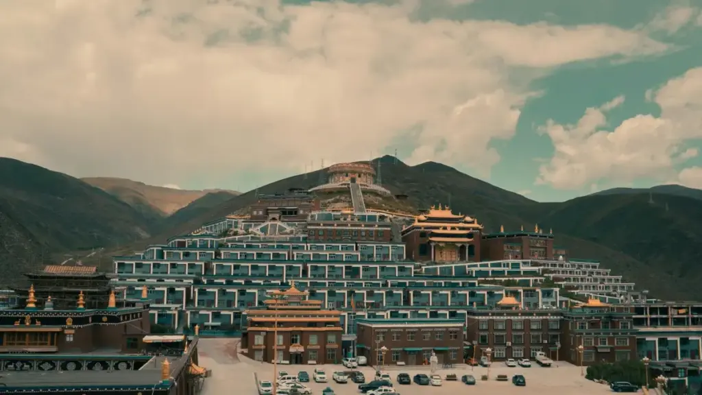 Isu elisebenzayo labacreator base-SA lokuxhumana nama-brand wase-Slovenia ku-Rumble, ukuhlela ama-follow-up videos abalandeli abazowathanda.