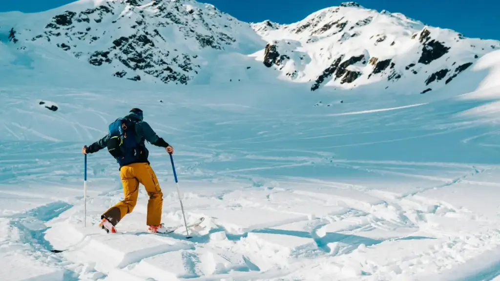 Isiqondiso esisebenzayo saseNingizimu Afrika sokuxhuma nabakhiqizi be-SoundCloud basePakistan ukuze usheshise ukubonakala kwemikhiqizo yokuhamba nge-UGC.